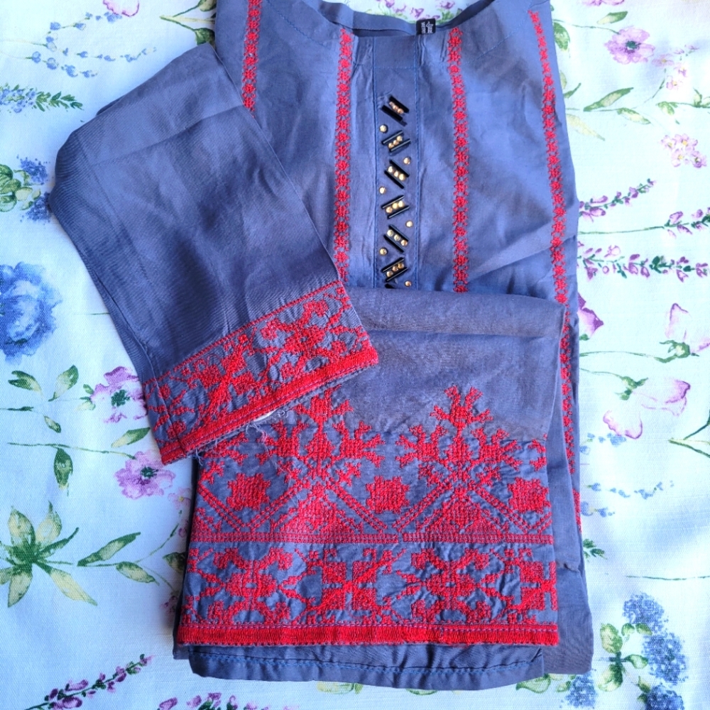 Clothes - Picture 7 of 13
